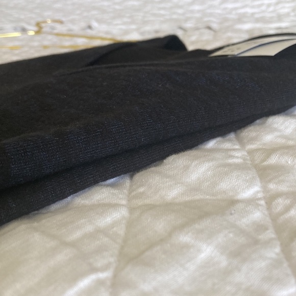 Abercrombie and Fitch Soft A&F Cozy long Sleeve Knit - Picture 12 of 15